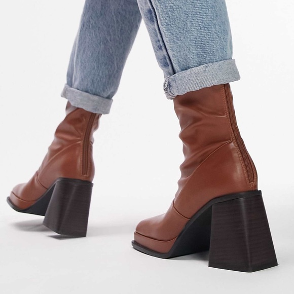 Topshop Maddie Block heel sock boot in brown (tan) - Picture 4 of 5